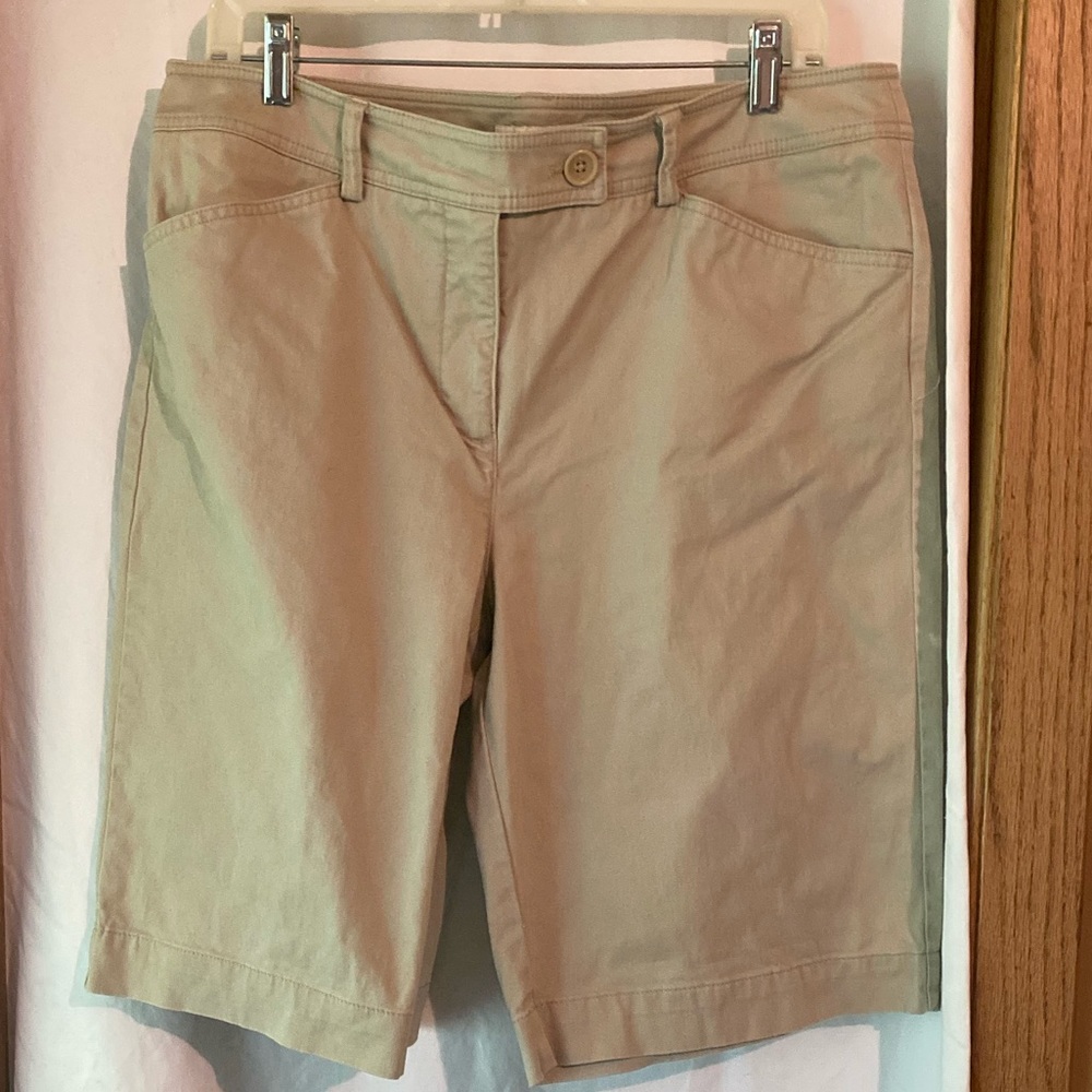 Kaki shorts